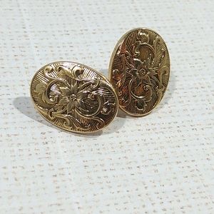 80's Vintage Floral Oval shaped gold tone clip on earrings